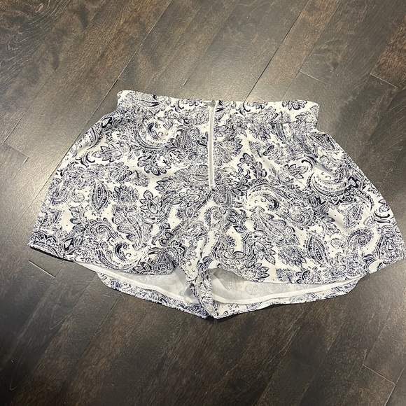 Paisley dynamite shorts. Barley worn. - Picture 1 of 2